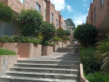 I3 CASA EN VENTA EN CONJUNTO GÉNOVA – CARCELÉN