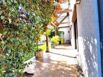 Estupenda y cómoda casa en tranquilo sector residencial, (SIN comisión) Colegios Sek, Alemán, San Pedro Nolasco.