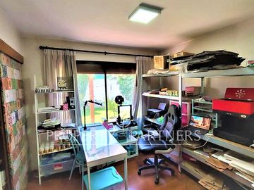 Estupenda y cómoda casa en tranquilo sector residencial, (SIN comisión) Colegios Sek, Alemán, San Pedro Nolasco.