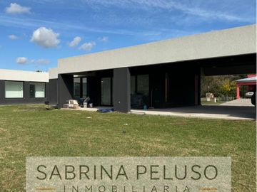 VENTA Casa en  Club de Campo La Elina, Comarcas de Lujan