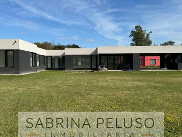 VENTA Casa en  Club de Campo La Elina, Comarcas de Lujan