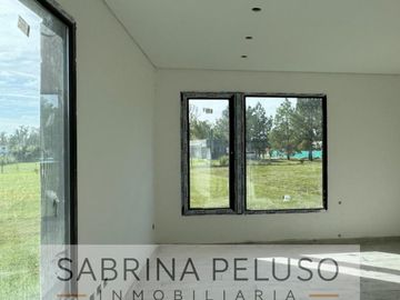 VENTA Casa en  Club de Campo La Elina, Comarcas de Lujan