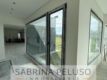 VENTA Casa en  Club de Campo La Elina, Comarcas de Lujan