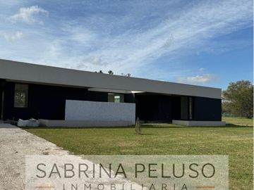 VENTA Casa en  Club de Campo La Elina, Comarcas de Lujan