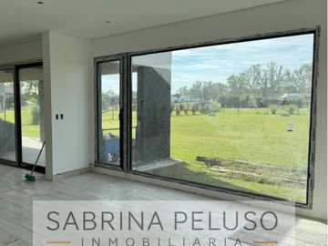 VENTA Casa en  Club de Campo La Elina, Comarcas de Lujan
