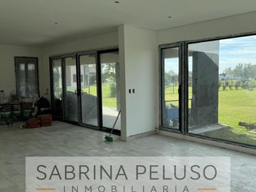 VENTA Casa en  Club de Campo La Elina, Comarcas de Lujan