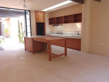 CASA EN VENTA MERIDA, CENTRO A 3 CUADRAS DE PASEO DE MONTEJO