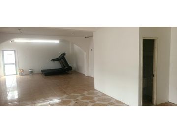 En renta local comercial sector Manta 2000
