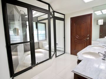 VENTA DE CASA EN BOSQUES DE LAS LOMAS