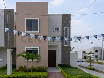 Casas de Estreno en Venta en Urbanización Rosedal, Vía a la Costa