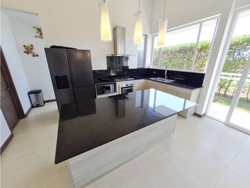 Casa en Venta Con Salida a la Playa en Palma Real