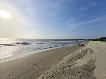 Casa en Venta Con Salida a la Playa en Palma Real