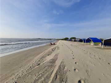 Casa en Venta Con Salida a la Playa en Palma Real