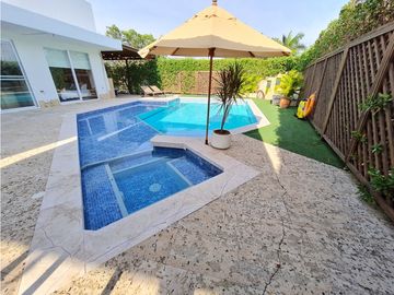 Casa en Venta Con Salida a la Playa en Palma Real