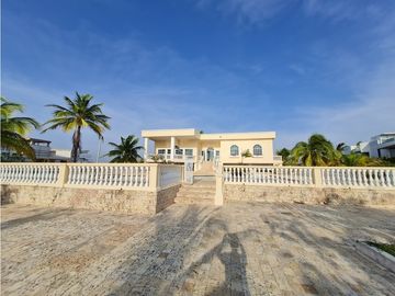 Casa en Venta Con Salida a la Playa en Palma Real