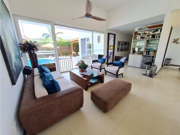 Casa en Venta Con Salida a la Playa en Palma Real