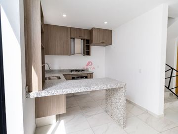 CASA EN VENTA EN MARIANO OTERO, ZAPOPAN, JAL.