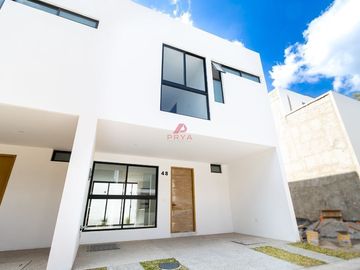 CASA EN VENTA EN MARIANO OTERO, ZAPOPAN, JAL.