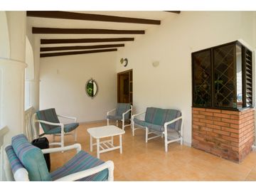 VENDO CASA CAMPESTRE EN CONJUNTO CARMEN DE APICAL -  URGEME