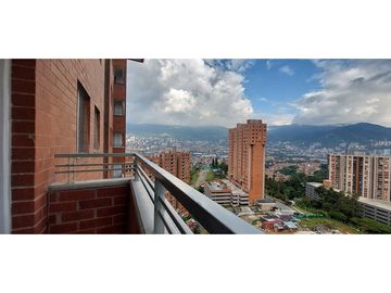 Moderno apto en piso alto Itagüí Sector Centro de la Moda
