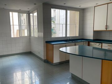 Arenales al 1572, Capital Federal
