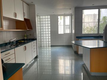 Arenales al 1572, Capital Federal