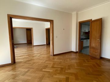 Arenales al 1572, Capital Federal