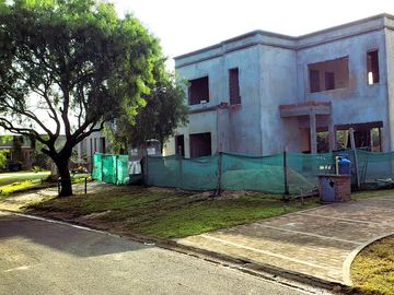 Casa en  Venta 5 ambientes a estrenar El Cantón Norte