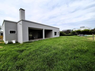Casa en  Venta 4 ambientes a estrenar El Cantón Isla