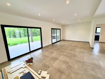 Casa en  Venta 4 ambientes a estrenar El Cantón Isla