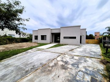 Casa en  Venta 4 ambientes a estrenar El Cantón Isla