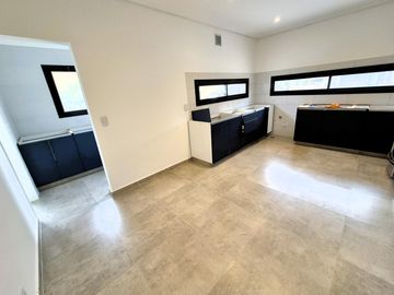 Casa en  Venta 4 ambientes a estrenar El Cantón Isla