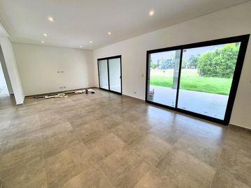 Casa en  Venta 4 ambientes a estrenar El Cantón Isla