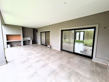 Casa en  Venta 4 ambientes a estrenar El Cantón Isla