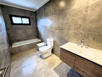 Casa en  Venta 4 ambientes a estrenar El Cantón Isla