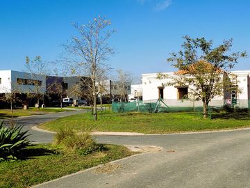 Casa en  Venta 4 ambientes a estrenar El Cantón Golf