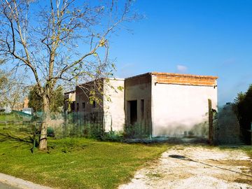 Casa en  Venta 4 ambientes a estrenar El Cantón Golf