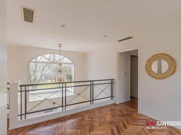 Casa en  Abril Club de Campo barrio los Robles