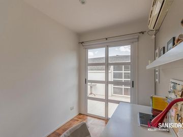 Casa en  Abril Club de Campo barrio los Robles