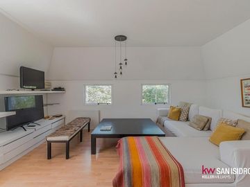 Casa en  Abril Club de Campo barrio los Robles