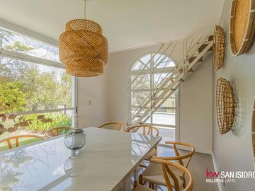 Casa en  Abril Club de Campo barrio los Robles