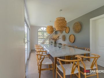 Casa en  Abril Club de Campo barrio los Robles
