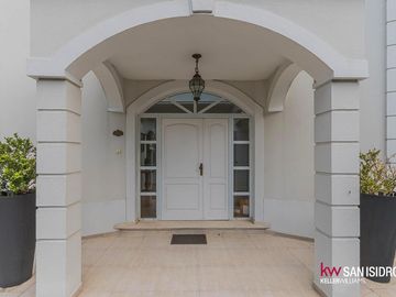 Casa en  Abril Club de Campo barrio los Robles