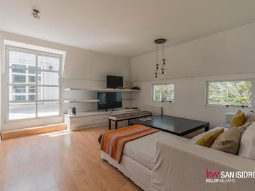Casa en  Abril Club de Campo barrio los Robles