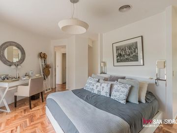 Casa en  Abril Club de Campo barrio los Robles