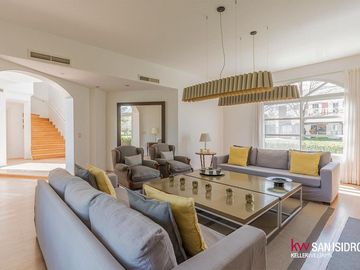 Casa en  Abril Club de Campo barrio los Robles