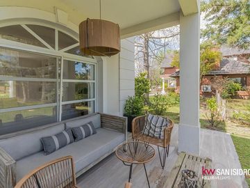 Casa en  Abril Club de Campo barrio los Robles