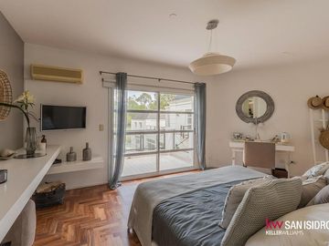 Casa en  Abril Club de Campo barrio los Robles
