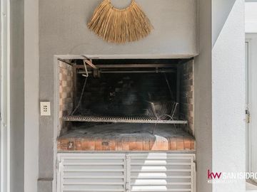 Casa en  Abril Club de Campo barrio los Robles