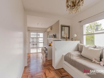 Casa en  Abril Club de Campo barrio los Robles